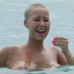 Amber Rose Pillada Haciendo Topless En Barbados La Biblioteta