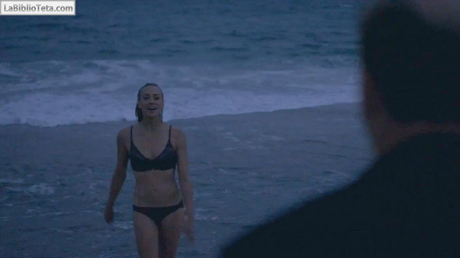 Yvonne Strahovski En Lencer A Para Louie X La Biblioteta